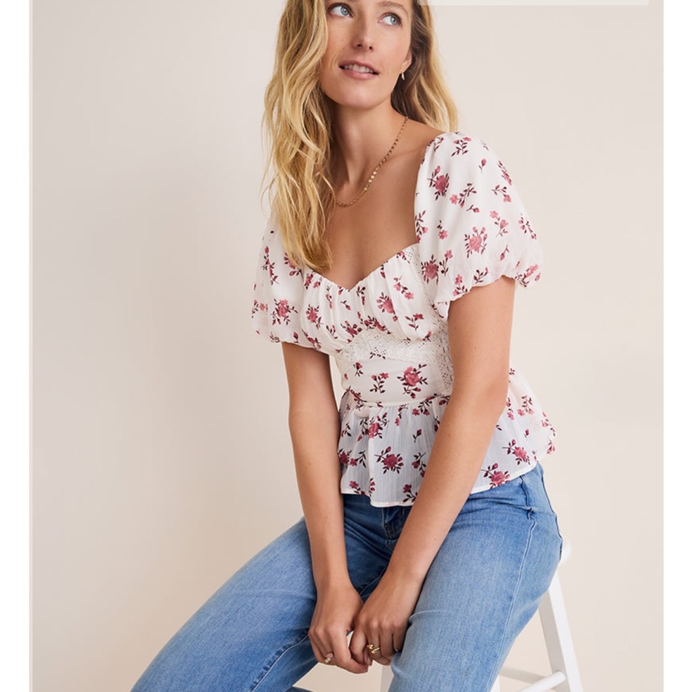 ⭐️ NEW Francesca's Collections Medium Nora Puff Sleeve Floral Peplum Blouse